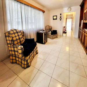 2 Garages! Constructora Candia/precio Negociable.-