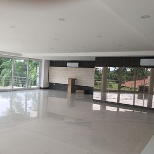 Espectacular Departamento Frente Al Club De Golf