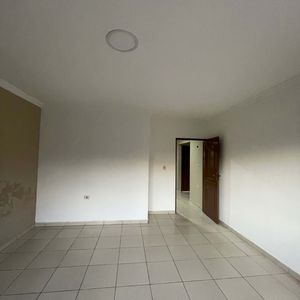 Casa Comercial En Zona La Guardia A 2 Cuadras De La Av. Principal