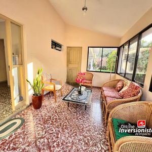 Casa En Venta A Precio De Terreno En Urbari