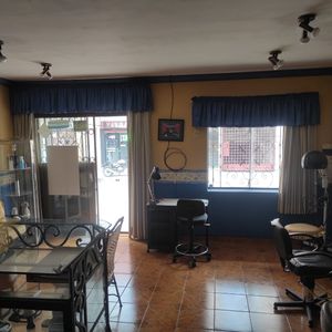 En Venta Casa Independiente Zona Central Av. Republiqueta