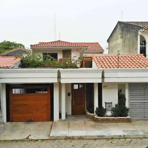 Casa Comercial En Venta Calle Charcas (1er Y 2do Anillo)