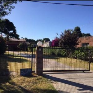 Casa En Pinares (playa Mansa Pda 25) "julieta" Comoda Y Segura 3 Dorm 2 Baños