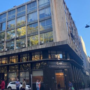 Gran Oficina Frente A Plaza Matriz. Ituzaingó Esq. Rincón 