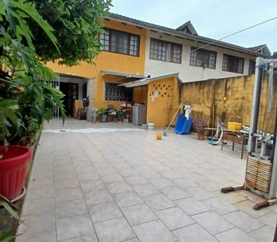 En Venta Casa Independiente, Zona Oeste Av. Roca Y Coronado