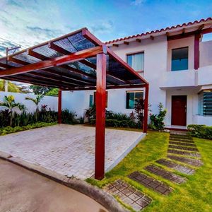Casa Con Piscina En Alquiler Condominio Cerrado - Av. Bush Tercer Anillo 