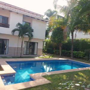 Hermosa Residencia  Condominio Jardines Del Urubo