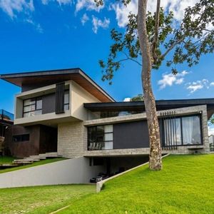 Moderna Casa, Condominio Exclusivo Hacienda Del Urubo