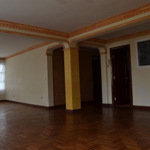 Bella Casa Residencial Con 5 Departamentos En 650mt De Terreno Cochabamba 