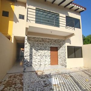 Casa En Venta  Entre Av. Bolivia Y Nuevo Palmar