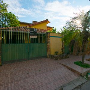 Casa En Venta – Zona Norte Hermosa Casa En Venta En Av. Banzer 6to. Anillo. 	8 