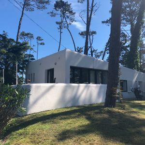 Hermosa Casa A Dos Cuadras De La Playa En Pinares