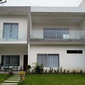 5 Suites! Hermosa Casa En Venta Zona Norte 