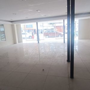 Local En Alquiler Amplio Frontis