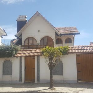 Hermosa Casa En Zona Residencial Cerca Del Estadio Felix Capriles