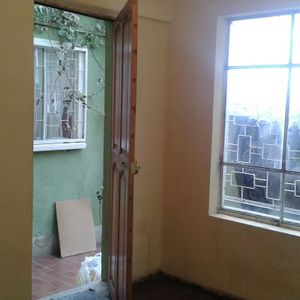 Habitación Con Baño Privado En Anticretico 