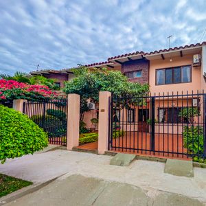 Casa En Alquiler Entre Roca Y Coronoado Y Radial 19