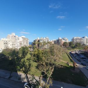Venta Apartamento Tres Dormitorios Y Servicio, Punta Carretas