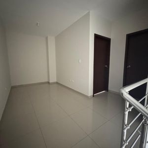 Casa En Venta De 4 Dormitorios En Condominio Barcelona