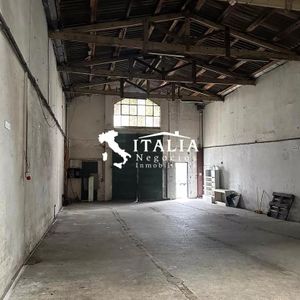 Deposito 660 M2 Con Renta Oficinas Entrada Camiones