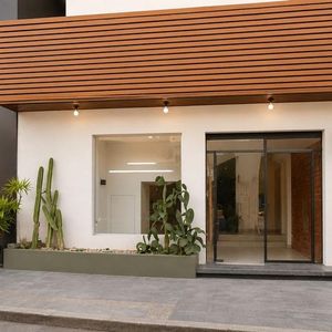 En Alquiler Locales Comerciales Independiente Zona Equipetrol 