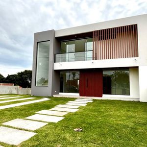 Casa En Venta De Lujo A Estrenar En Urubo