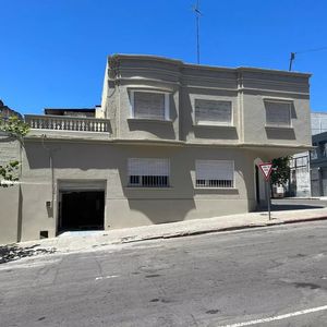 Venta Casa Centro, 2 Plantas, Garaje, 5 Dormitorios, 4 Baños, Patio, Parril