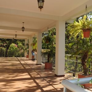 Venta O Permuta  Mansión De Lujo En Condominio Laguna Azul