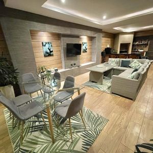 Casa De 4 Dorm. En Cond. Cerrado Zona Este En Venta