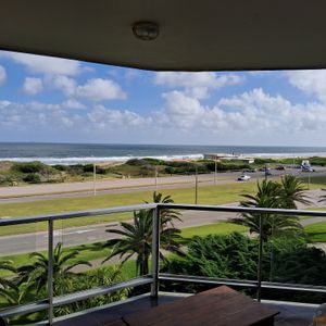 Departamento Espacioso En Primera Línea, Playa Brava. 