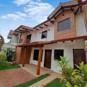 Casa En Venta Con Piscina Avenida Pirai, Cuarto Anillo