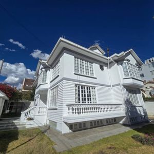 Casa En Venta En Calacoto – Excelente Ubicación