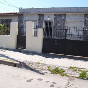 Casa Dos Dormitorios Amplio Fondo
