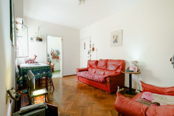 Apartamento Julio Herrera y Obes. Ref R2317A