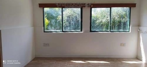 Casa en alquiler, 4 dormitorios, 1 baño, patio, cochera. Lagomar.