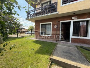Venta En Atlántida, Zona Céntrica, Amueblada, 2 Dormitorios, 1 Baño, Jardin, Parrillero, Apta Banco. Inm Atlántida.