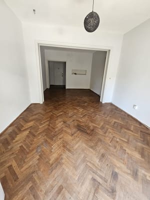 Apartamento En Pocitos De 3 Dormitorios Mas Servicios, 2 Baños.