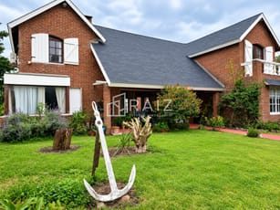 VENTA CASA 5 DORMITORIOS PINARES