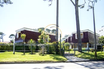 Casa en venta 2 dormitorios en Playa Mansa, Punta del Este.