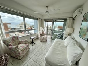 Apartamento en venta de dos dormitorios con garaje en peninsula