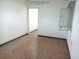 Apartamento en alquiler, 1 dormitorio, 1 baño, patio. Jacinto vera.