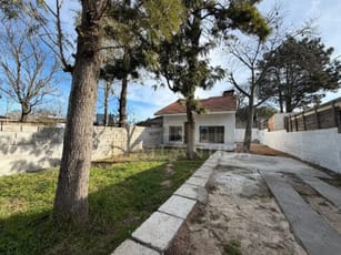 Alquiler Anual En Villa Argentina Norte: 2 Dormitorios,estufa A Leña, Baño, Jardín Al Frente Inm Atlántida
