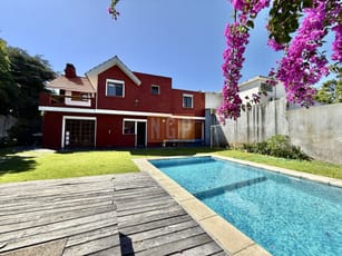 Alquiler temporario de Casa 3 DORMITORIOS y dependencia en Playa Mansa, Punta del Este