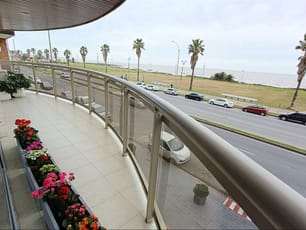 Venta con Renta Apartamento Punta Carretas 4 Dormitorios 5 Baños Muebles Garaje x 3