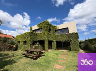 CASA EN VENTA DE 4 DORMITORIOS BARBACOA Y APARTAMENTO CON PISCINA CLIMATIZADA