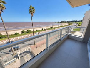 Venta apto sobre rambla Buceo 3 dorm, 3 baños, tza, gge. Piscina, barbacoa.