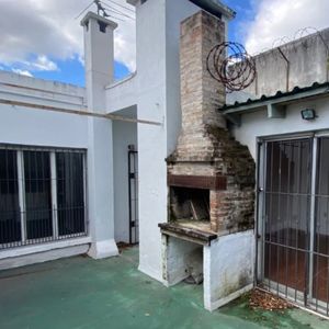 Venta de Casas baratas en Montevideo cerca de Avenida Millán y Reyes -  