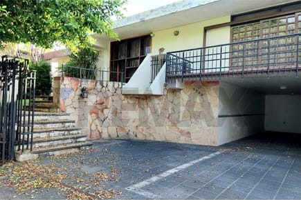 Vendo Casa de 5 habitaciones en Sajonia a 2 cuadras de la av Carlos A López 