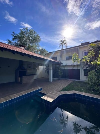 ALQUILO AMPLIA CASA EN LOS LAURELES - ASUNCION