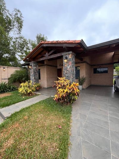 EN VENTA CASA EN LIMPIO EN RINCON DEL PEÑON 